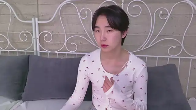 HeejinWang online show from 10/26/25, 08:09