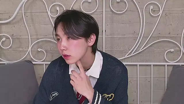 HeejinWang online show from 10/05/25, 08:21