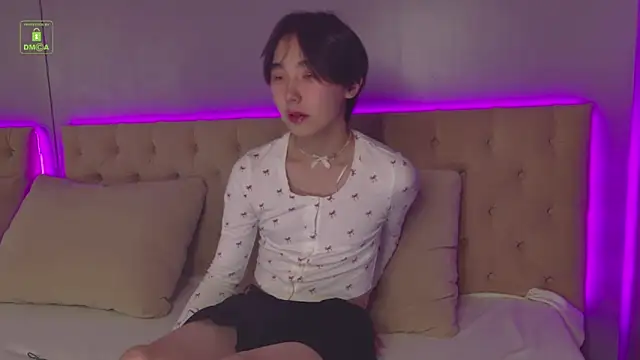 HeejinWang online show from 10/15/25, 08:17