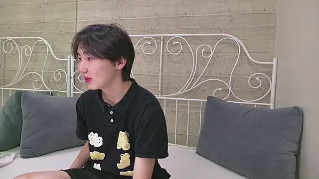 HeejinWang online show from 10/17/25, 08:21