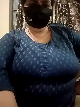 Snapshot of Love-890 chatting on 11/17/25, 05:17 Love-890 online show from 11/17/25, 05:17