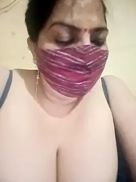 Snapshot of Love-890 chatting on 10/31/25, 05:42 Love-890 online show from 10/31/25, 05:42