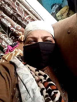 Snapshot of Love-890 chatting on 12/16/25, 04:06 Love-890 online show from 12/16/25, 04:06