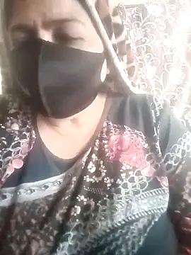 Snapshot of Love-890 chatting on 11/18/25, 07:11 Love-890 online show from 11/18/25, 07:11