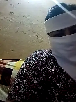 Snapshot of Love-890 chatting on 10/28/25, 01:28 Love-890 online show from 10/28/25, 01:28