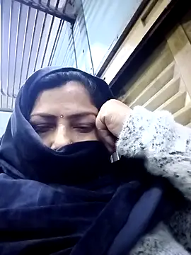 Snapshot of Love-890 chatting on 11/22/25, 01:04 Love-890 online show from 11/22/25, 01:04