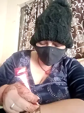 Snapshot of Love-890 chatting on 11/27/25, 08:04 Love-890 online show from 11/27/25, 08:04