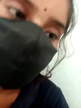 Snapshot of Aaisha-16 chatting on 11/23/25, 02:32 Aaisha-16 online show from 11/23/25, 02:32