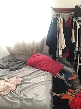 estradiolist online show from 10/10/25, 04:35