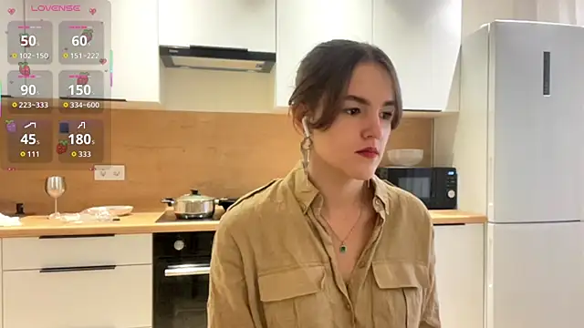 Snapshot of FavorLeila chatting on 09/24/25, 01:17 FavorLeila online show from 09/24/25, 01:17