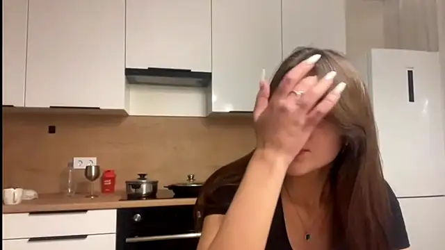 Snapshot of FavorLeila chatting on 10/02/25, 03:26 FavorLeila online show from 10/02/25, 03:26