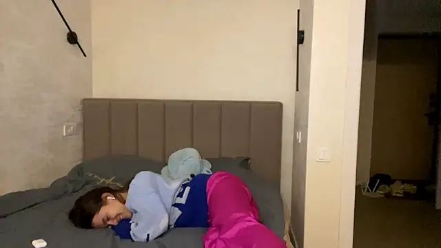 Snapshot of FavorLeila chatting on 10/30/25, 02:04 FavorLeila online show from 10/30/25, 02:04