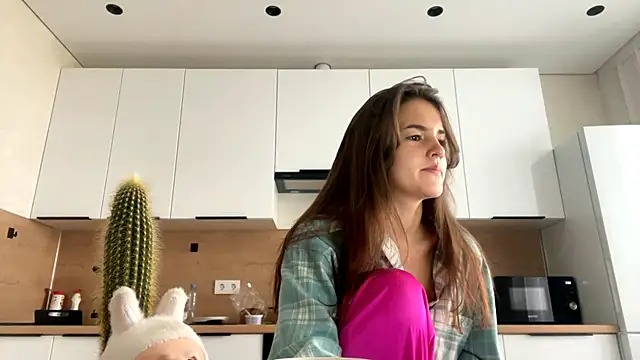 Snapshot of FavorLeila chatting on 09/20/25, 09:14 FavorLeila online show from 09/20/25, 09:14