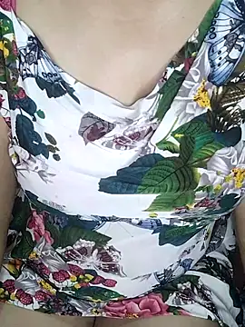 Snapshot of s-pinki chatting on 09/17/25, 04:09 s-pinki online show from 09/17/25, 04:09