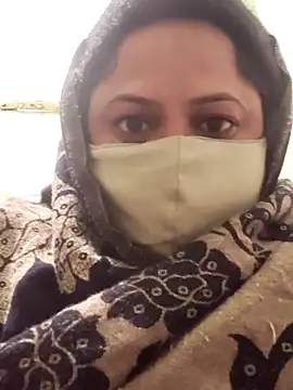 Snapshot of Mmm143 chatting on 01/06/26, 03:32 Mmm143 online show from 01/06/26, 03:32