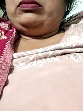 Snapshot of Mmm143 chatting on 02/10/26, 12:15 Mmm143 online show from 02/10/26, 12:15