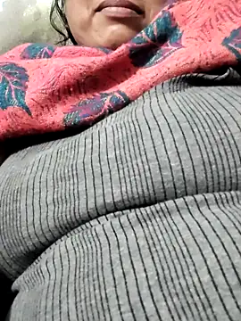 Snapshot of Mmm143 chatting on 02/14/26, 11:32 Mmm143 online show from 02/14/26, 11:32