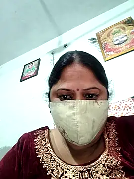 Snapshot of Mmm143 chatting on 12/23/25, 04:56 Mmm143 online show from 12/23/25, 04:56