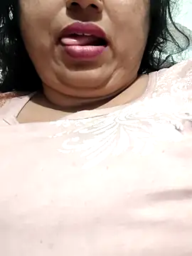 Snapshot of Mmm143 chatting on 02/08/26, 02:42 Mmm143 online show from 02/08/26, 02:42