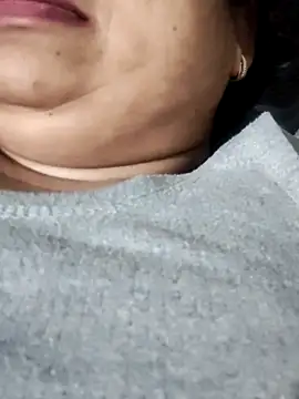 Snapshot of Mmm143 chatting on 02/20/26, 07:32 Mmm143 online show from 02/20/26, 07:32