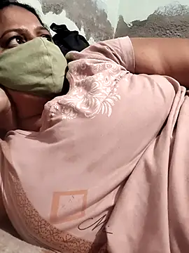 Snapshot of Mmm143 chatting on 01/31/26, 07:12 Mmm143 online show from 01/31/26, 07:12