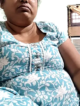 Snapshot of Mmm143 chatting on 07/06/26, 11:06 Mmm143 online show from 07/06/26, 11:06