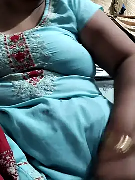 Snapshot of Mmm143 chatting on 07/12/26, 12:22 Mmm143 online show from 07/12/26, 12:22