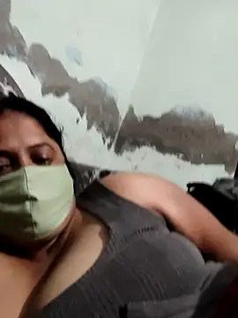 Snapshot of Mmm143 chatting on 02/13/26, 06:19 Mmm143 online show from 02/13/26, 06:19