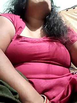 Snapshot of Mmm143 chatting on 02/21/26, 05:48 Mmm143 online show from 02/21/26, 05:48