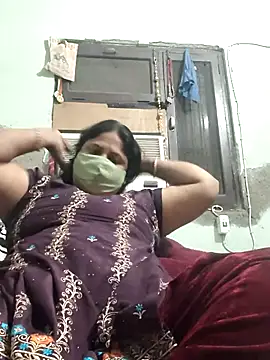 Snapshot of Mmm143 chatting on 01/17/26, 03:37 Mmm143 online show from 01/17/26, 03:37