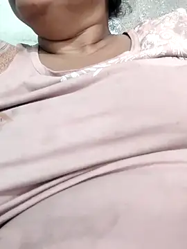 Snapshot of Mmm143 chatting on 02/28/26, 04:56 Mmm143 online show from 02/28/26, 04:56