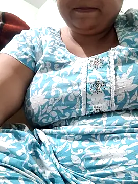 Snapshot of Mmm143 chatting on 05/26/26, 11:58 Mmm143 online show from 05/26/26, 11:58