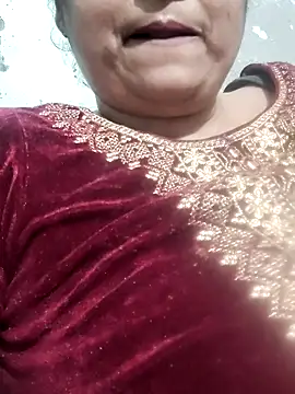 Snapshot of Mmm143 chatting on 02/12/26, 10:26 Mmm143 online show from 02/12/26, 10:26