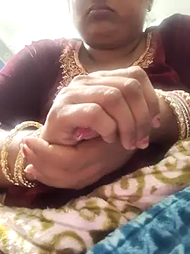 Snapshot of Mmm143 chatting on 12/21/25, 05:03 Mmm143 online show from 12/21/25, 05:03