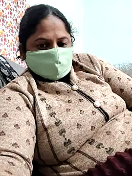 Snapshot of Mmm143 chatting on 12/21/25, 03:41 Mmm143 online show from 12/21/25, 03:41