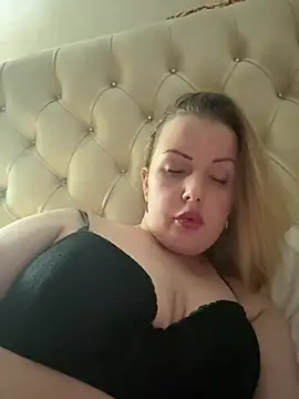 Piccolamonella29 online show from 04/17/26, 08:44