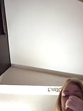 Piccolamonella29 online show from 12/15/25, 05:24