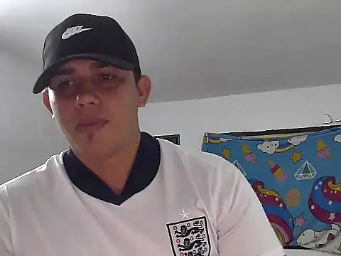 Snapshot of Alex_man23 chatting on 10/01/25, 04:17 Alex man23 online show from 10/01/25, 04:17