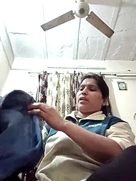 Snapshot of aliya-jaan71 chatting on 02/04/26, 09:37 aliya-jaan71 online show from 02/04/26, 09:37