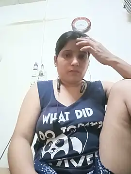 Snapshot of aliya-jaan71 chatting on 06/10/26, 10:16 aliya-jaan71 online show from 06/10/26, 10:16
