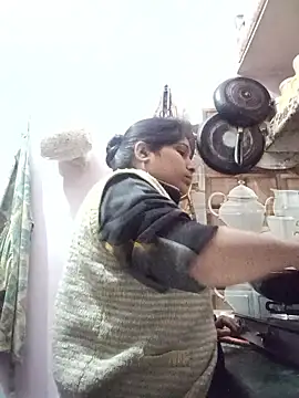 Snapshot of aliya-jaan71 chatting on 01/15/26, 10:07 aliya-jaan71 online show from 01/15/26, 10:07