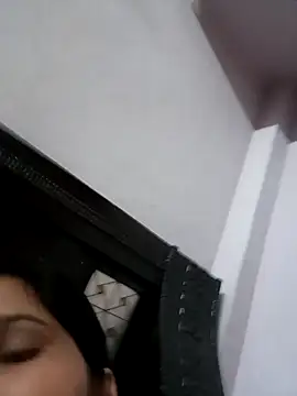 Snapshot of aliya-jaan71 chatting on 04/13/26, 01:26 aliya-jaan71 online show from 04/13/26, 01:26