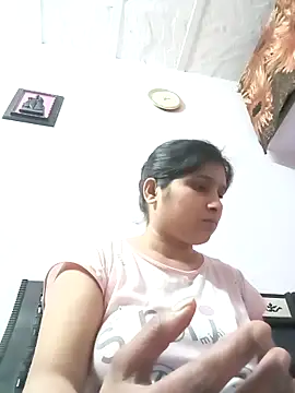 Snapshot of aliya-jaan71 chatting on 04/10/26, 08:32 aliya-jaan71 online show from 04/10/26, 08:32