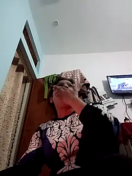 Snapshot of aliya-jaan71 chatting on 01/06/26, 01:48 aliya-jaan71 online show from 01/06/26, 01:48