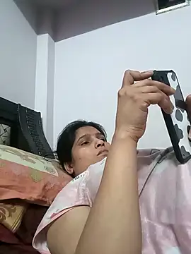 Snapshot of aliya-jaan71 chatting on 04/14/26, 09:25 aliya-jaan71 online show from 04/14/26, 09:25