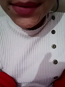 Snapshot of Miss_linaa chatting on 12/18/25, 07:13 Miss linaa online show from 12/18/25, 07:13