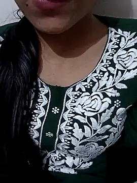 Snapshot of Miss_linaa chatting on 11/12/25, 10:41 Miss linaa online show from 11/12/25, 10:41