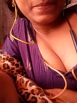 Snapshot of Miss_linaa chatting on 11/26/25, 06:35 Miss linaa online show from 11/26/25, 06:35