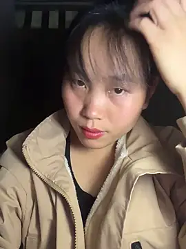 huong-18 online show from 12/17/25, 02:55