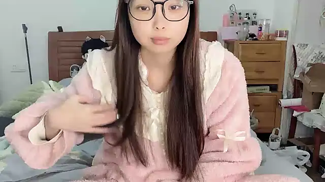 Snapshot of Akong11 chatting on 11/18/25, 02:27 Akong11 online show from 11/18/25, 02:27